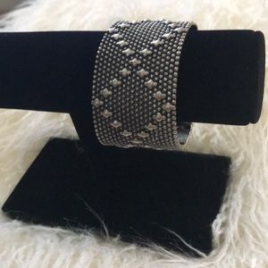 Bracelet cuff